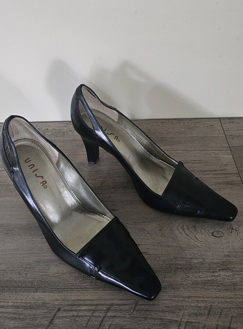Unisa Black Pointed Toe Cap Leather Kitten Heel Pumps Size 9 1/2 Minimalist
